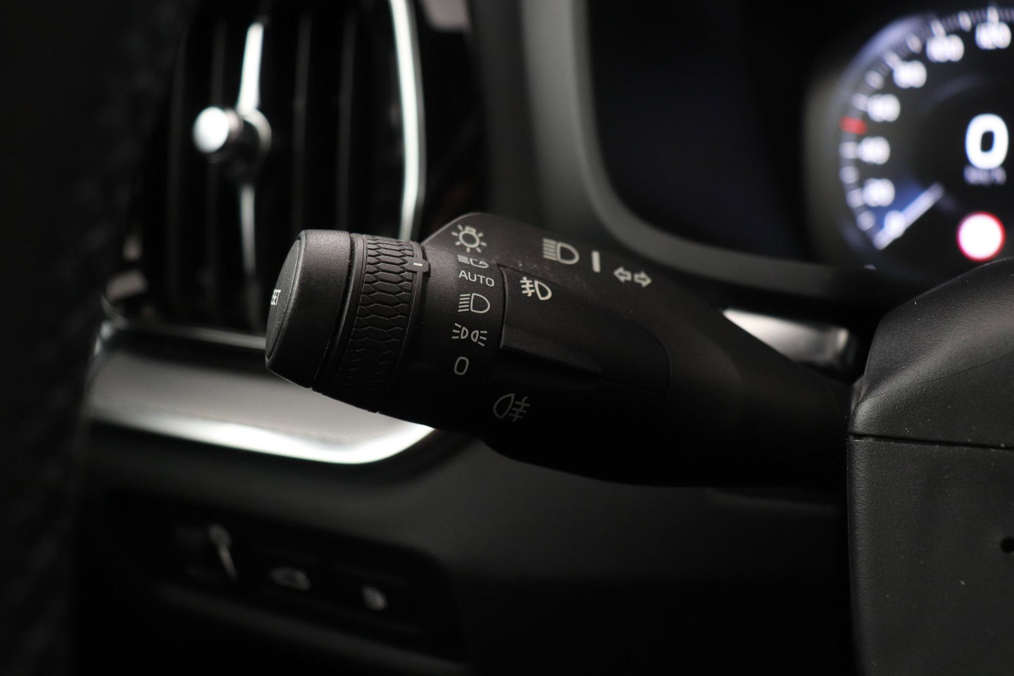 Volvo V60 2.0 T6 Twin Engine AWD R-Design | Trekhaak | Camera | 19 inch | Leder | Stoelverwarming
