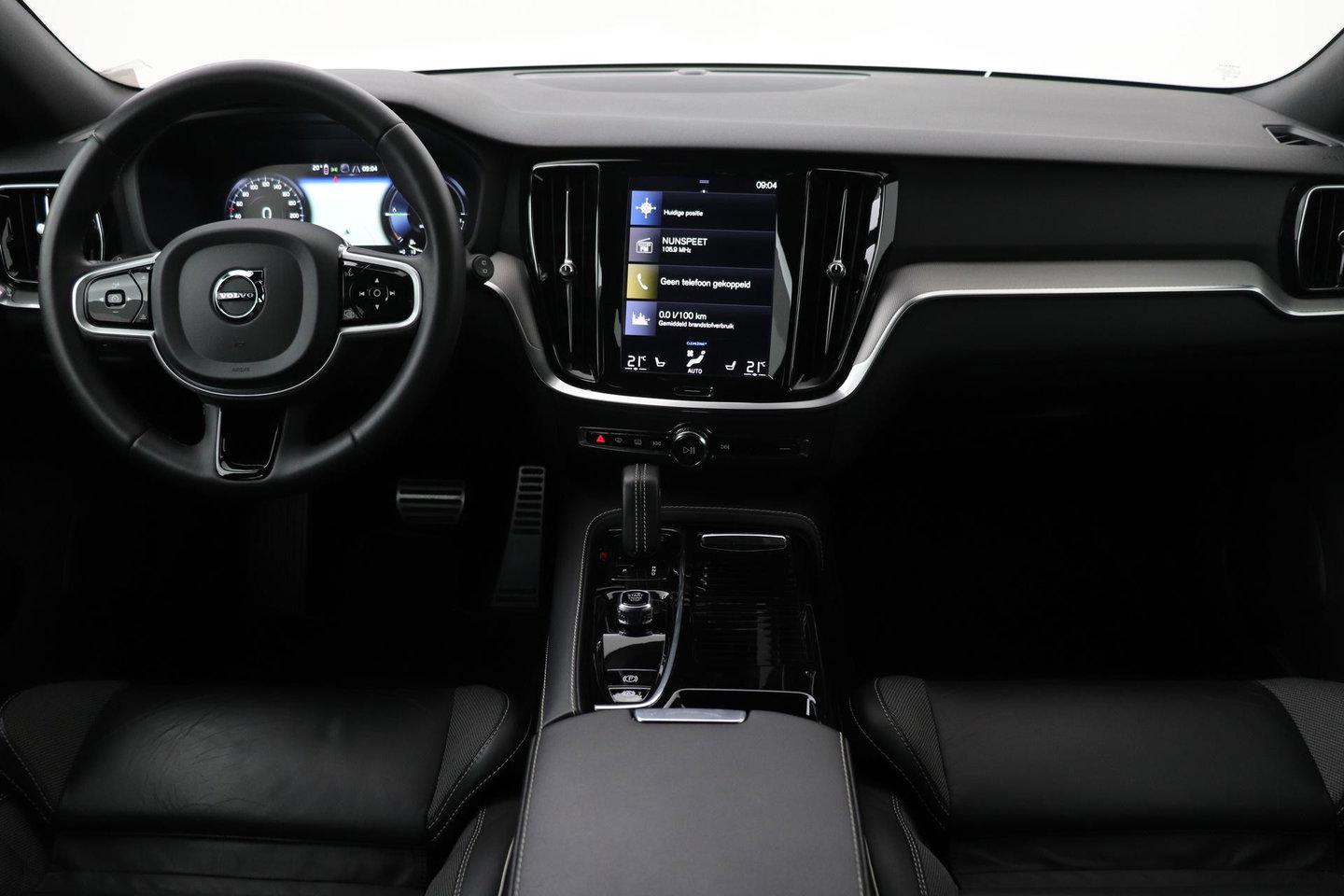Volvo V60 2.0 T6 Twin Engine AWD R-Design | Trekhaak | Camera | 19 inch | Leder | Stoelverwarming