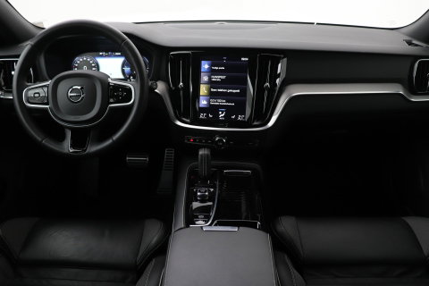 Volvo V60 2.0 T6 Twin Engine AWD R-Design | Trekhaak | Camera | 19 inch | Leder | Stoelverwarming
