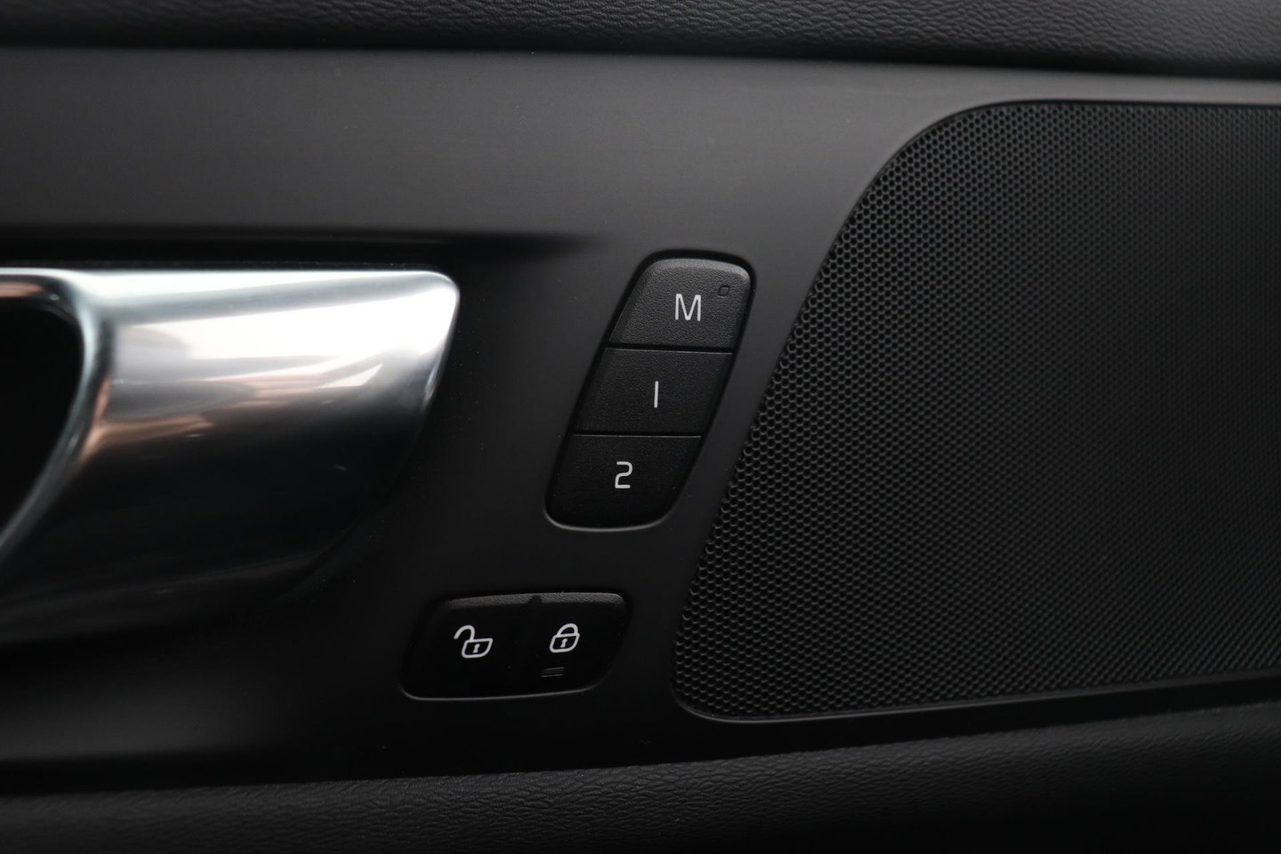 Volvo V60 2.0 T6 Twin Engine AWD R-Design | Trekhaak | Camera | 19 inch | Leder | Stoelverwarming