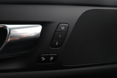 Volvo V60 2.0 T6 Twin Engine AWD R-Design | Trekhaak | Camera | 19 inch | Leder | Stoelverwarming