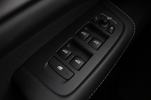 Volvo V60 2.0 T6 Twin Engine AWD R-Design | Trekhaak | Camera | 19 inch | Leder | Stoelverwarming