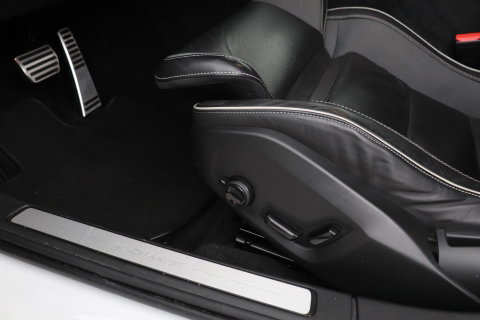 Volvo V60 2.0 T6 Twin Engine AWD R-Design | Trekhaak | Camera | 19 inch | Leder | Stoelverwarming