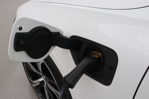 Volvo V60 2.0 T6 Twin Engine AWD R-Design | Trekhaak | Camera | 19 inch | Leder | Stoelverwarming