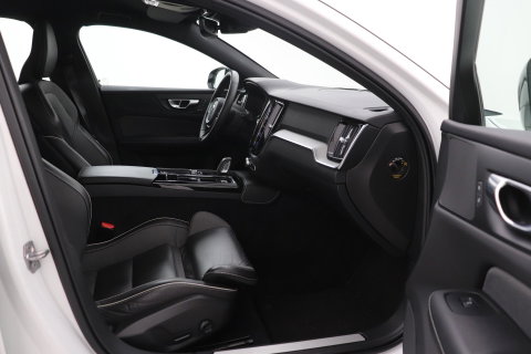 Volvo V60 2.0 T6 Twin Engine AWD R-Design | Trekhaak | Camera | 19 inch | Leder | Stoelverwarming