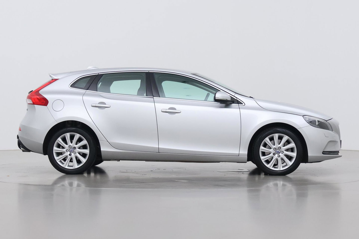 Volvo V40 2.0 D3 Momentum | Standkachel | Trekhaak | BLIS | 17 Inch