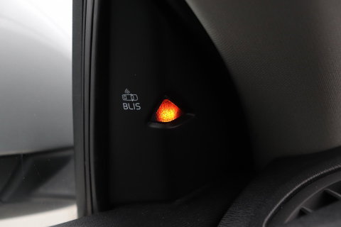 Volvo V40 2.0 D3 Momentum | Standkachel | Trekhaak | BLIS | 17 Inch