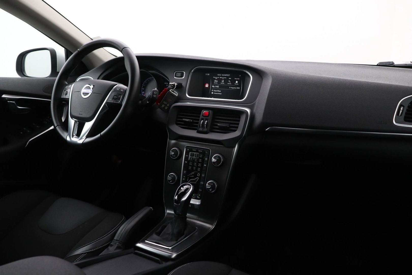 Volvo V40 2.0 D3 Momentum | Standkachel | Trekhaak | BLIS | 17 Inch