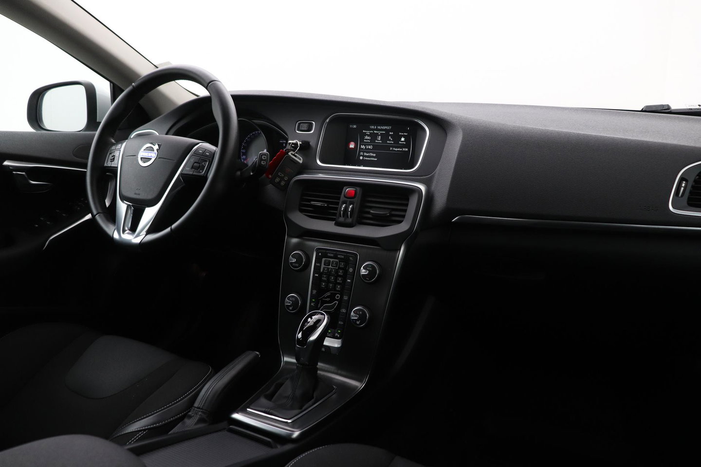 Volvo V40 2.0 D3 Momentum | Standkachel | Trekhaak | BLIS | 17 Inch