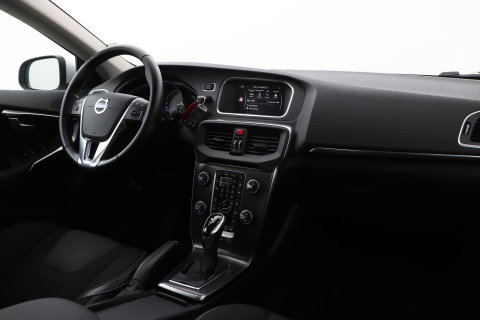 Volvo V40 2.0 D3 Momentum | Standkachel | Trekhaak | BLIS | 17 Inch