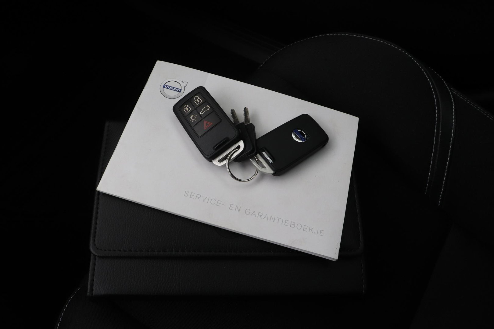 Volvo V40 2.0 D3 Momentum | Standkachel | Trekhaak | BLIS | 17 Inch
