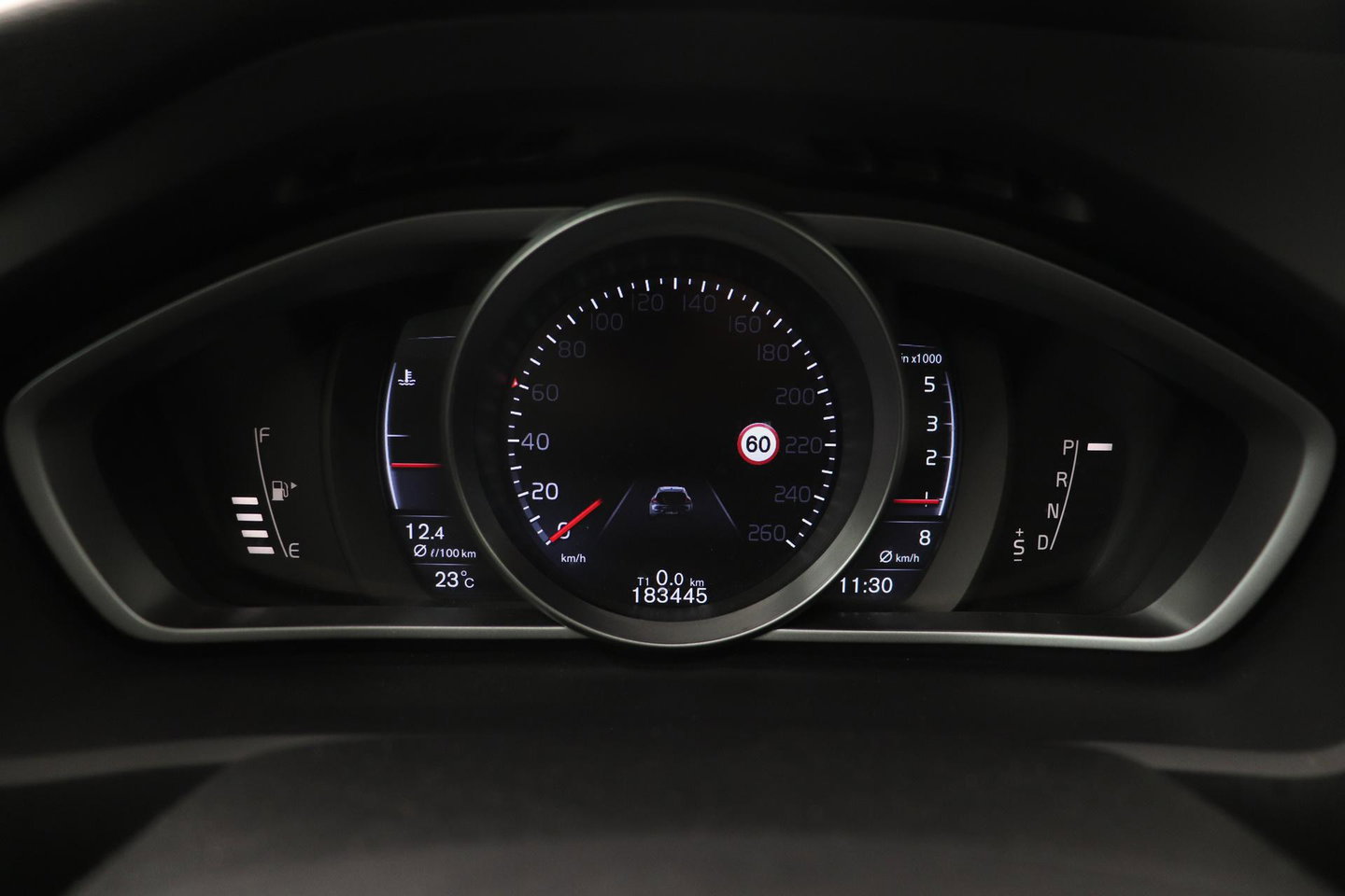 Volvo V40 2.0 D3 Momentum | Standkachel | Trekhaak | BLIS | 17 Inch