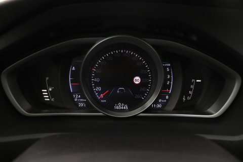 Volvo V40 2.0 D3 Momentum | Standkachel | Trekhaak | BLIS | 17 Inch