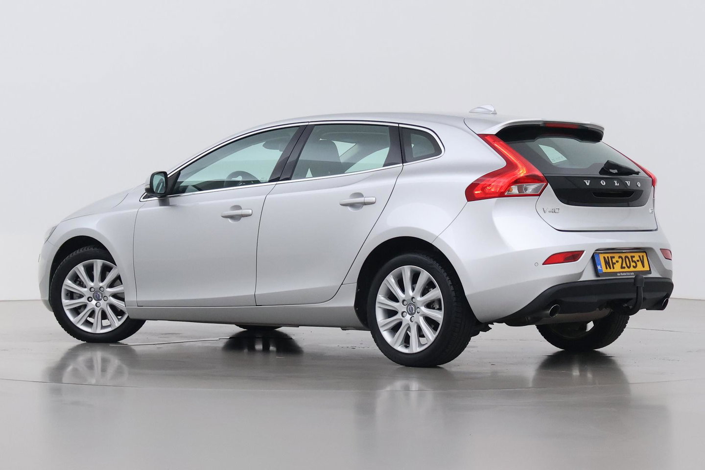 Volvo V40 2.0 D3 Momentum | Standkachel | Trekhaak | BLIS | 17 Inch
