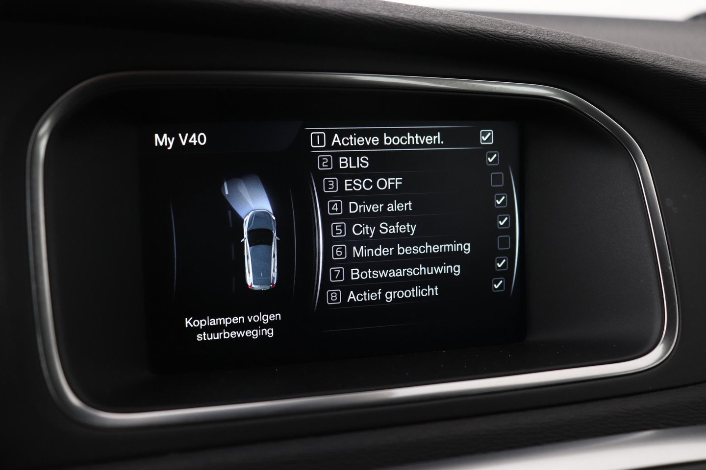 Volvo V40 2.0 D3 Momentum | Standkachel | Trekhaak | BLIS | 17 Inch