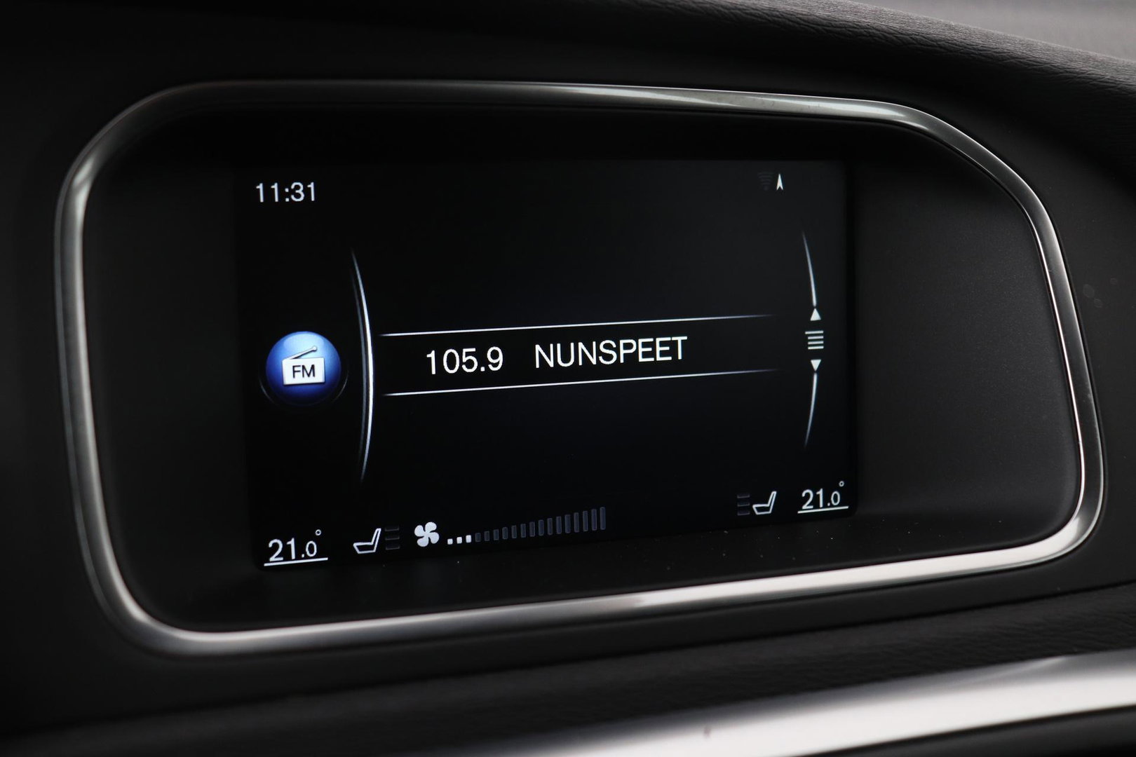 Volvo V40 2.0 D3 Momentum | Standkachel | Trekhaak | BLIS | 17 Inch