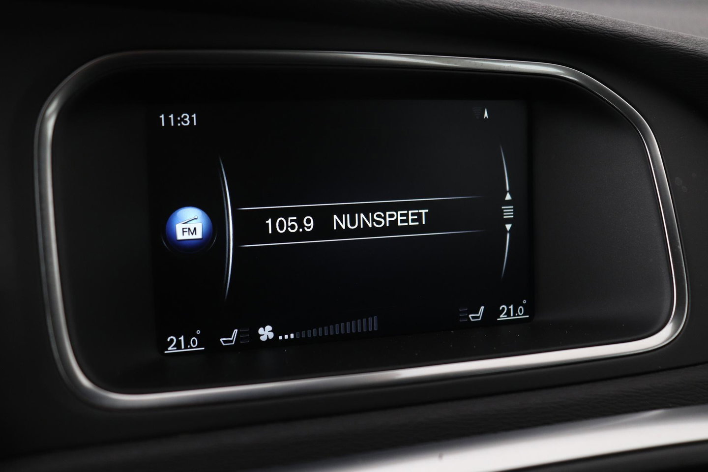 Volvo V40 2.0 D3 Momentum | Standkachel | Trekhaak | BLIS | 17 Inch