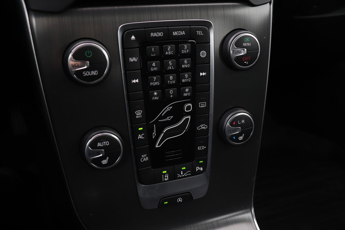 Volvo V40 2.0 D3 Momentum | Standkachel | Trekhaak | BLIS | 17 Inch