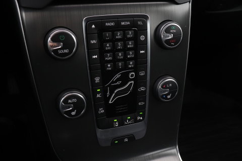 Volvo V40 2.0 D3 Momentum | Standkachel | Trekhaak | BLIS | 17 Inch