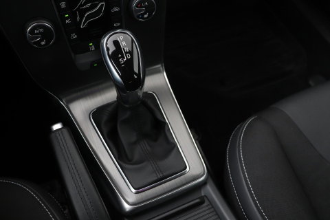 Volvo V40 2.0 D3 Momentum | Standkachel | Trekhaak | BLIS | 17 Inch