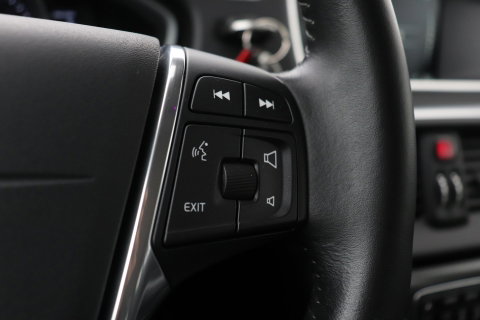 Volvo V40 2.0 D3 Momentum | Standkachel | Trekhaak | BLIS | 17 Inch