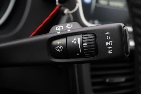 Volvo V40 2.0 D3 Momentum | Standkachel | Trekhaak | BLIS | 17 Inch