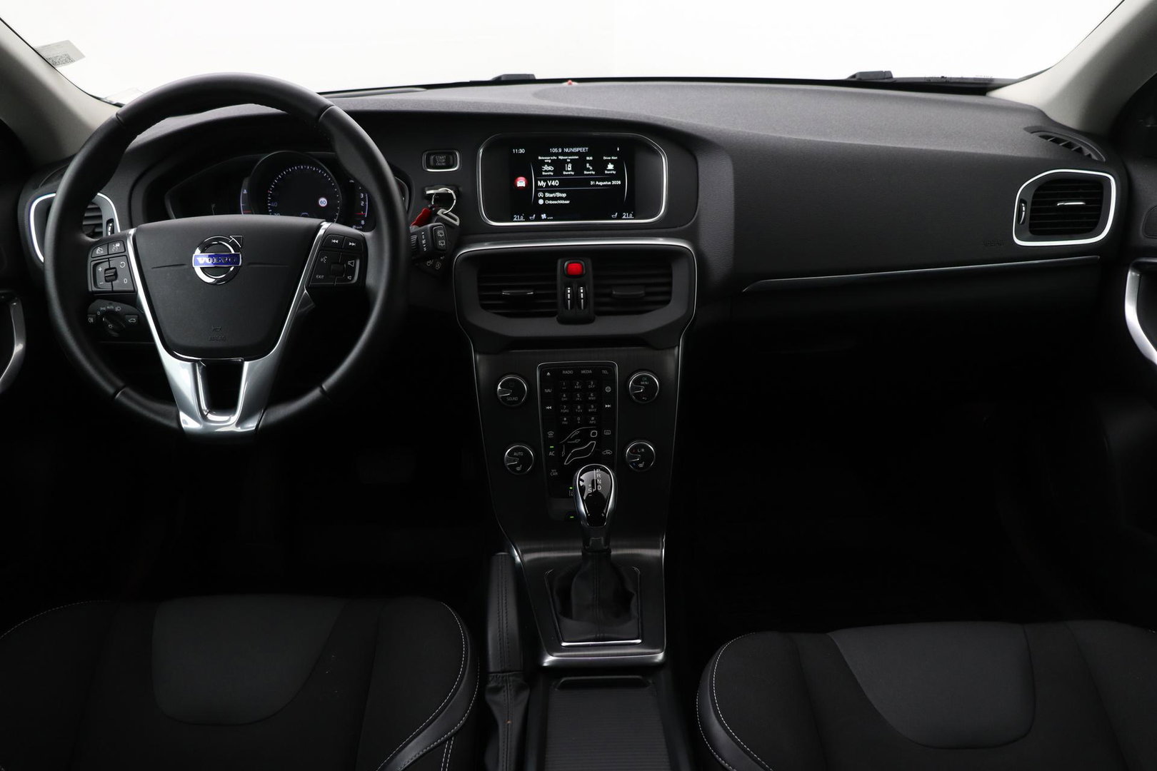 Volvo V40 2.0 D3 Momentum | Standkachel | Trekhaak | BLIS | 17 Inch
