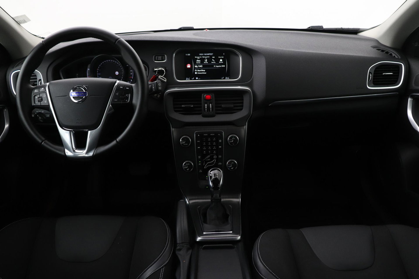 Volvo V40 2.0 D3 Momentum | Standkachel | Trekhaak | BLIS | 17 Inch