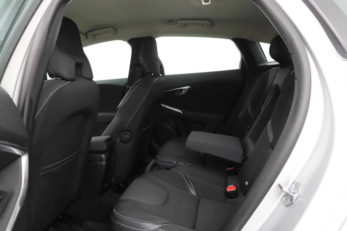 Volvo V40 2.0 D3 Momentum | Standkachel | Trekhaak | BLIS | 17 Inch