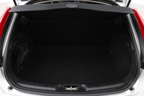 Volvo V40 2.0 D3 Momentum | Standkachel | Trekhaak | BLIS | 17 Inch