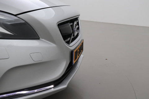 Volvo V40 2.0 D3 Momentum | Standkachel | Trekhaak | BLIS | 17 Inch