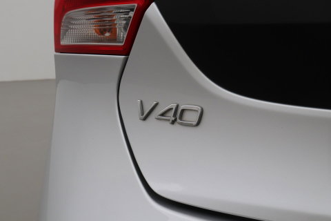 Volvo V40 2.0 D3 Momentum | Standkachel | Trekhaak | BLIS | 17 Inch