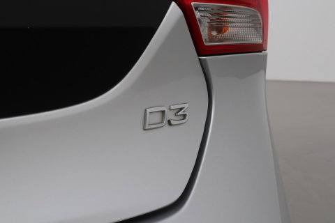 Volvo V40 2.0 D3 Momentum | Standkachel | Trekhaak | BLIS | 17 Inch