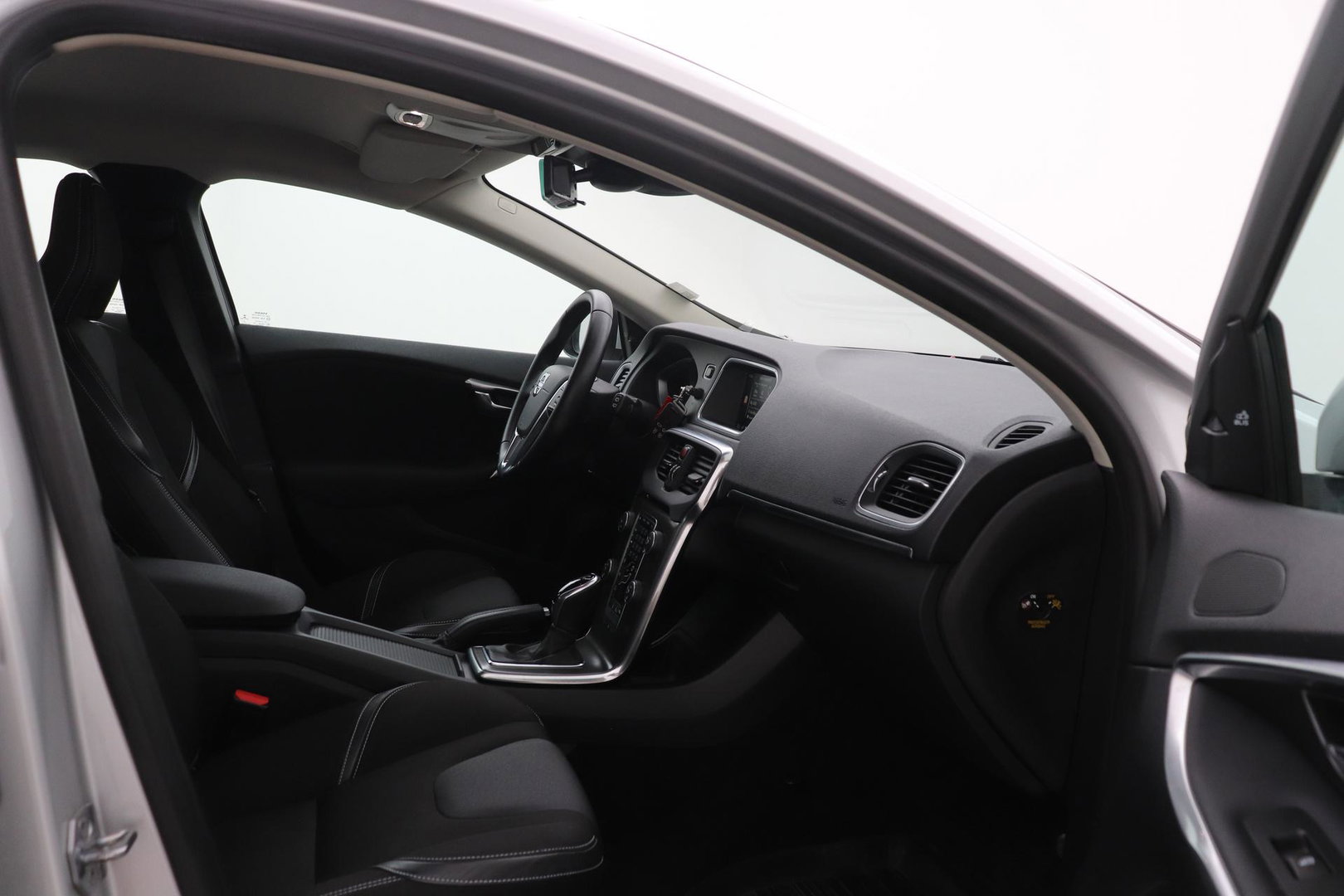 Volvo V40 2.0 D3 Momentum | Standkachel | Trekhaak | BLIS | 17 Inch