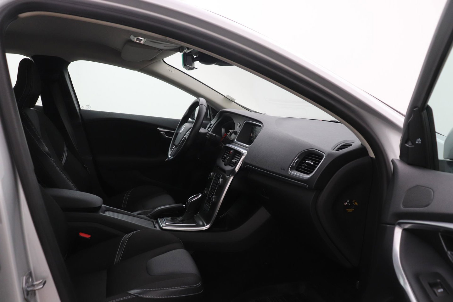 Volvo V40 2.0 D3 Momentum | Standkachel | Trekhaak | BLIS | 17 Inch