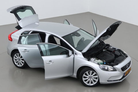 Volvo V40 2.0 D3 Momentum | Standkachel | Trekhaak | BLIS | 17 Inch