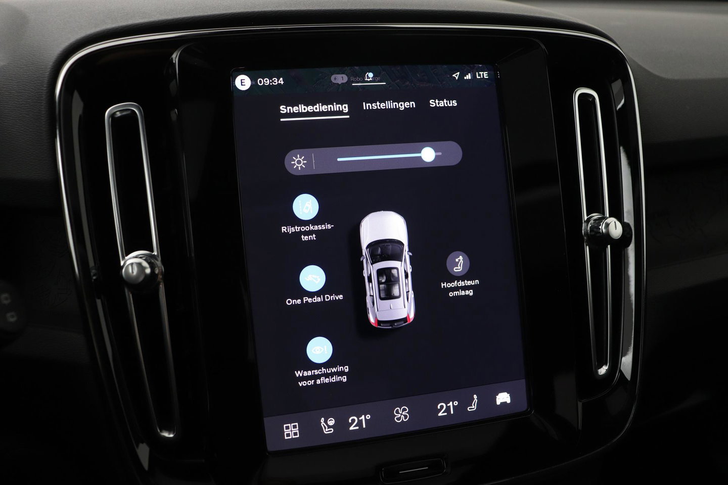 Volvo EX40 Single Motor Extended Range Plus Black Edition | 82 kWh | Panoramadak | Harman/Kardon | Camera