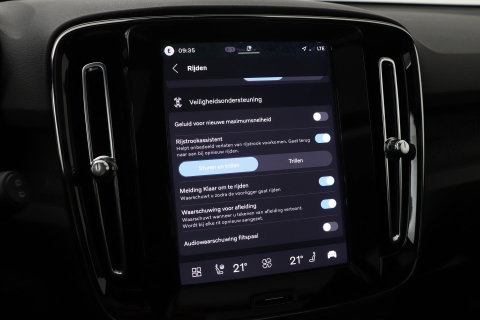 Volvo EX40 Single Motor Extended Range Plus Black Edition | 82 kWh | Panoramadak | Harman/Kardon | Camera