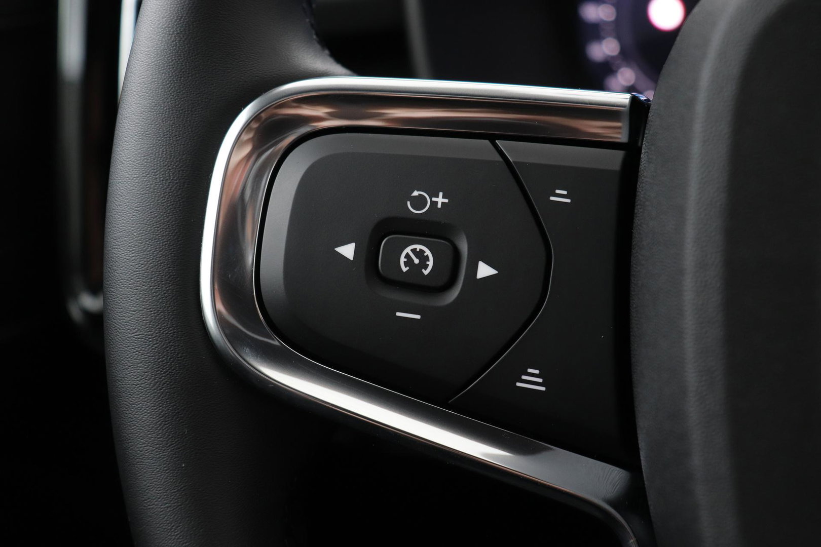 Volvo EX40 Single Motor Extended Range Plus Black Edition | 82 kWh | Panoramadak | Harman/Kardon | Camera