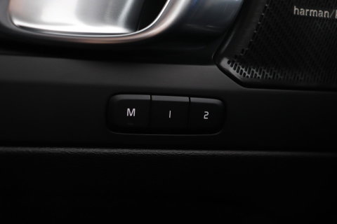 Volvo EX40 Single Motor Extended Range Plus Black Edition | 82 kWh | Panoramadak | Harman/Kardon | Camera