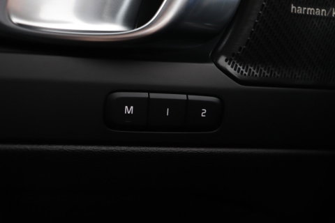Volvo EX40 Single Motor Extended Range Plus Black Edition | 82 kWh | Panoramadak | Harman/Kardon | Camera