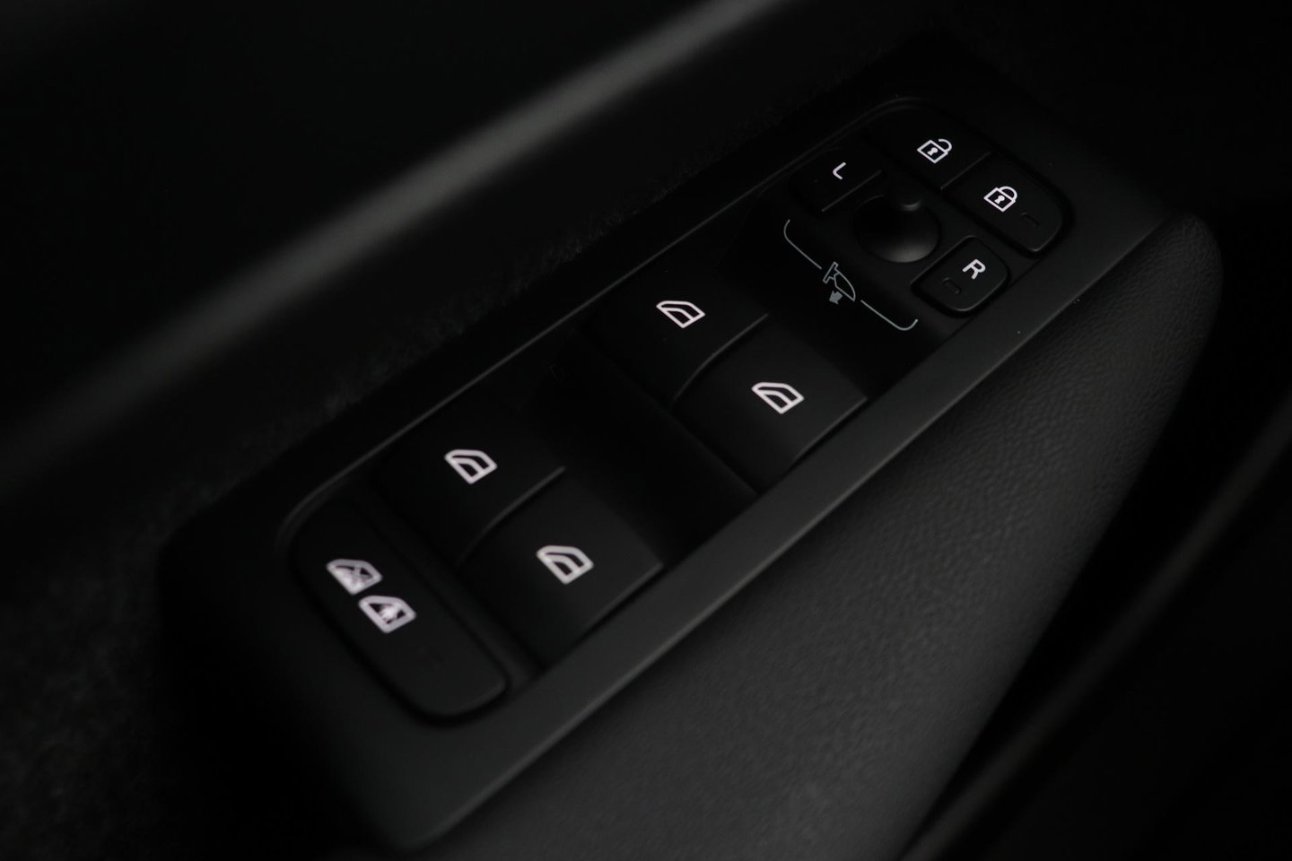 Volvo EX40 Single Motor Extended Range Plus Black Edition | 82 kWh | Panoramadak | Harman/Kardon | Camera