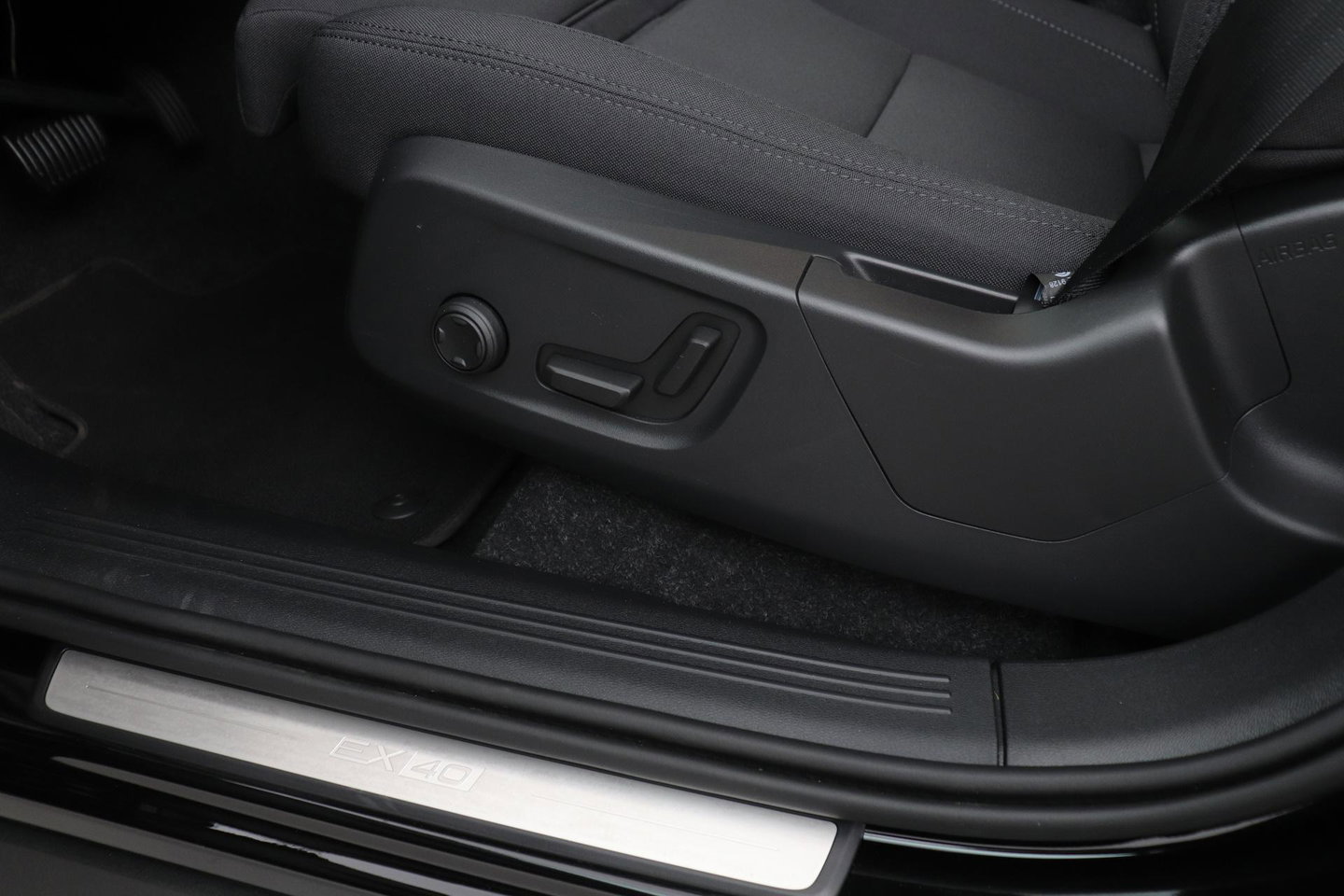 Volvo EX40 Single Motor Extended Range Plus Black Edition | 82 kWh | Panoramadak | Harman/Kardon | Camera