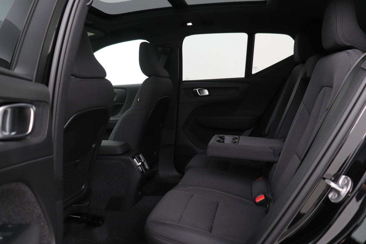Volvo EX40 Single Motor Extended Range Plus Black Edition | 82 kWh | Panoramadak | Harman/Kardon | Camera