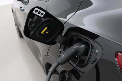 Volvo EX40 Single Motor Extended Range Plus Black Edition | 82 kWh | Panoramadak | Harman/Kardon | Camera