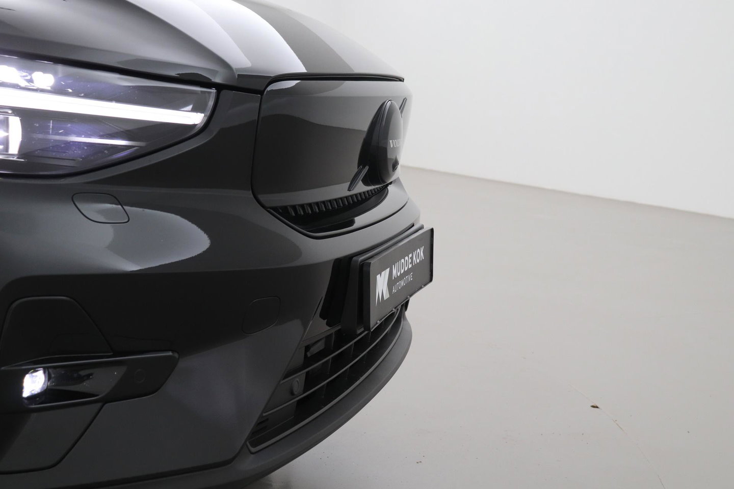 Volvo EX40 Single Motor Extended Range Plus Black Edition | 82 kWh | Panoramadak | Harman/Kardon | Camera