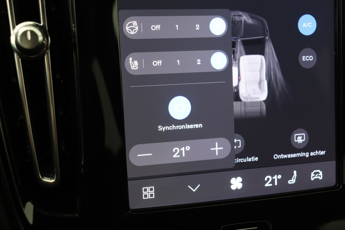 Volvo EX40 Single Motor Extended Range Plus | 82 kWh | Harman/Kardon | Pilot Assist | Warmtepomp | Keyless | Stoel+Stuurverwarming | ACC