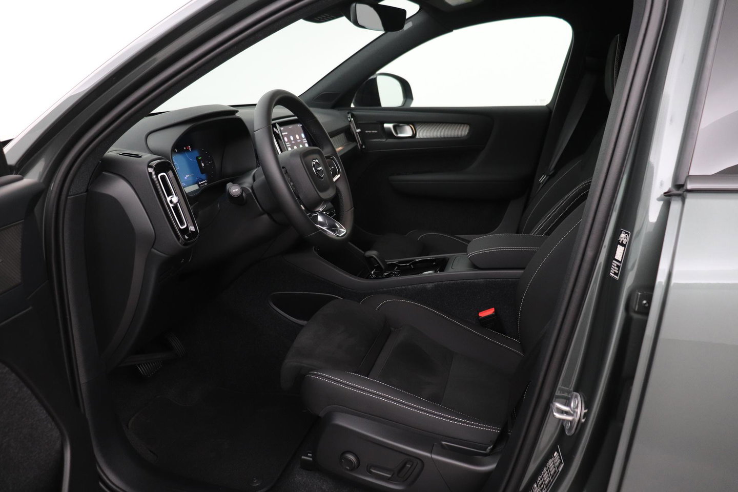 Volvo EX40 Single Motor Extended Range Plus | 82 kWh | Harman/Kardon | Pilot Assist | Warmtepomp | Keyless | Stoel+Stuurverwarming | ACC