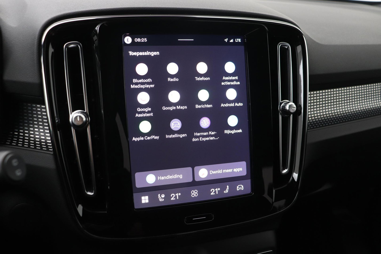 Volvo EX40 Single Motor Extended Range Plus | 82 kWh | Harman/Kardon | Pilot Assist | Warmtepomp | Keyless | Stoel+Stuurverwarming | ACC