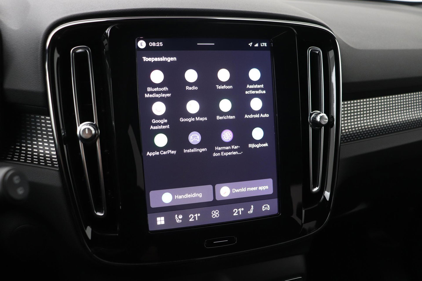 Volvo EX40 Single Motor Extended Range Plus | 82 kWh | Harman/Kardon | Pilot Assist | Warmtepomp | Keyless | Stoel+Stuurverwarming | ACC